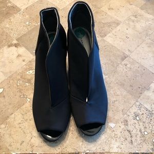 Bandolino open toe heal